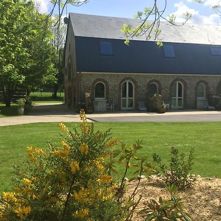 Chambres D'Hotes Aux Ecuries Du Chateau Contremoulins Exterior photo