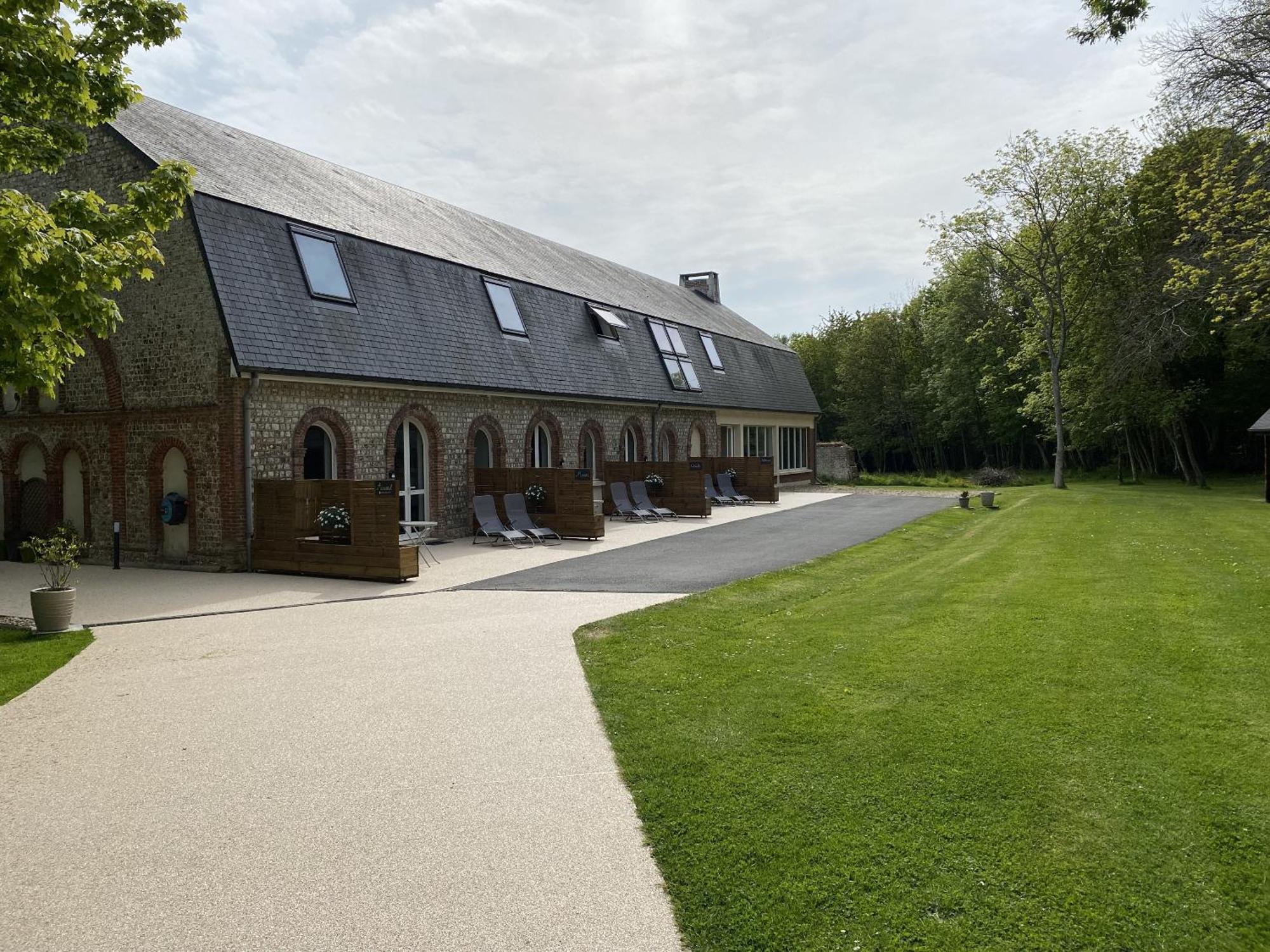 Chambres D'Hotes Aux Ecuries Du Chateau Contremoulins Exterior photo